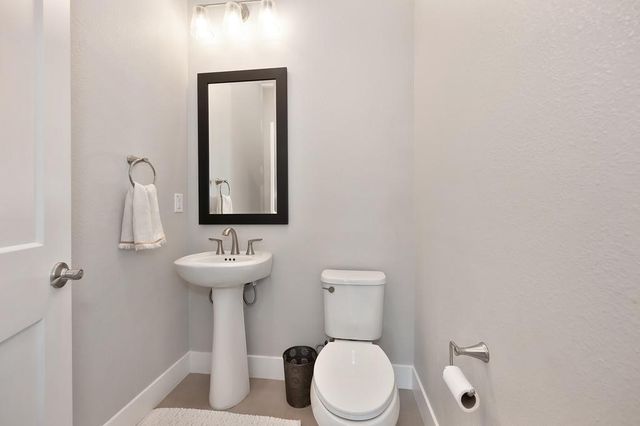 1136 Wadsworth Dr, Roseville, CA 95747