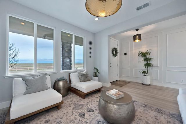 1136 Wadsworth Dr, Roseville, CA 95747