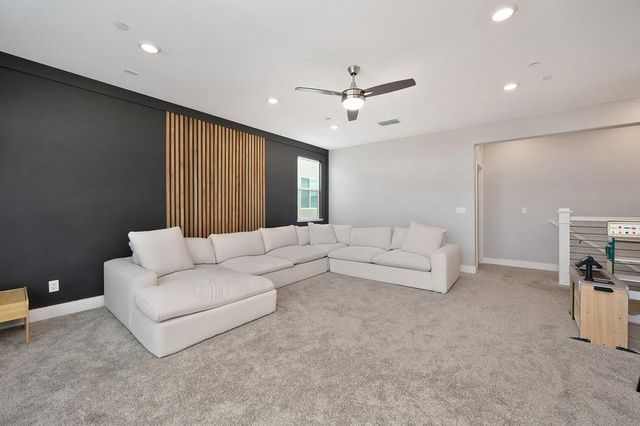 1136 Wadsworth Dr, Roseville, CA 95747