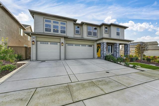 1136 Wadsworth Dr, Roseville, CA 95747