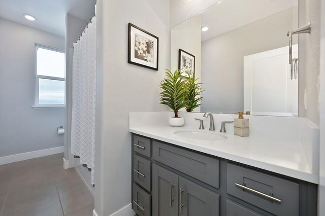 1136 Wadsworth Dr, Roseville, CA 95747