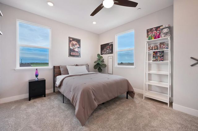 1136 Wadsworth Dr, Roseville, CA 95747