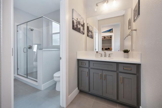 1136 Wadsworth Dr, Roseville, CA 95747