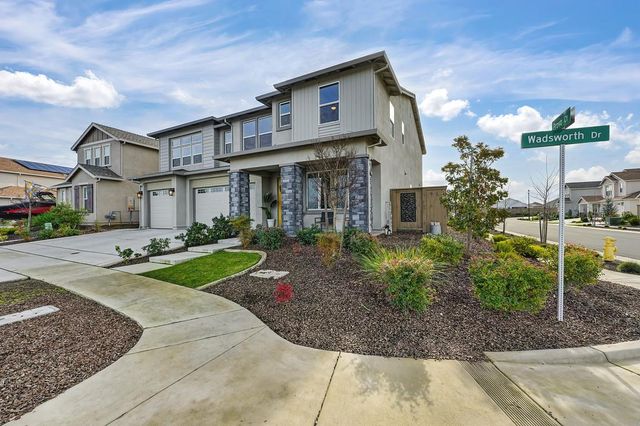 1136 Wadsworth Dr, Roseville, CA 95747