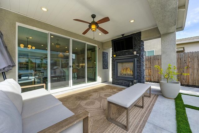 1136 Wadsworth Dr, Roseville, CA 95747