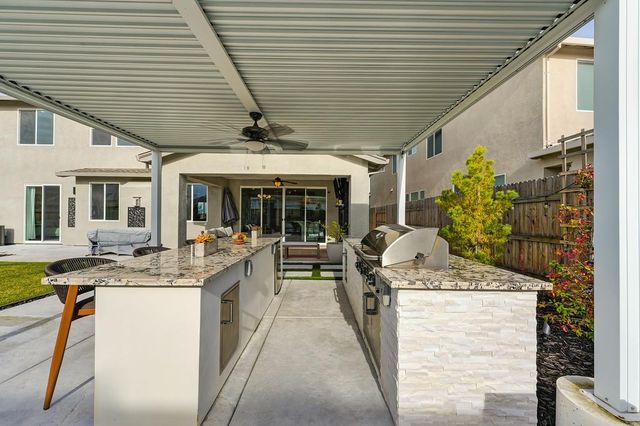 1136 Wadsworth Dr, Roseville, CA 95747