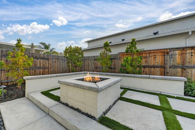 1136 Wadsworth Dr, Roseville, CA 95747