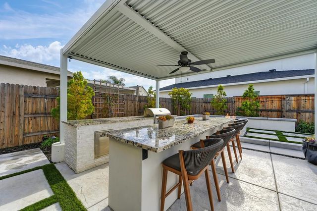 1136 Wadsworth Dr, Roseville, CA 95747