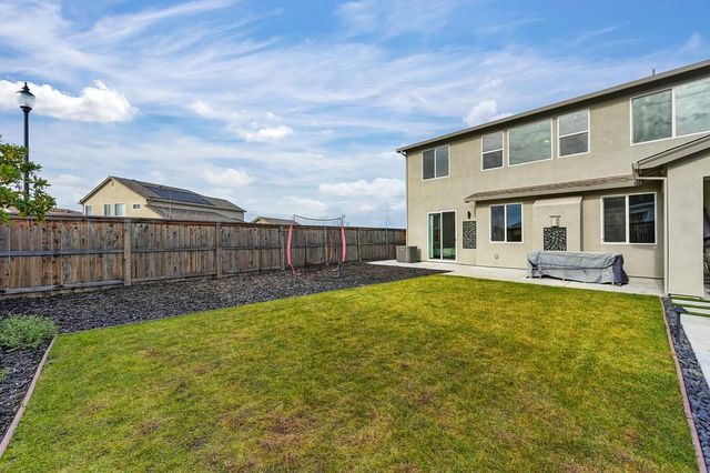 1136 Wadsworth Dr, Roseville, CA 95747