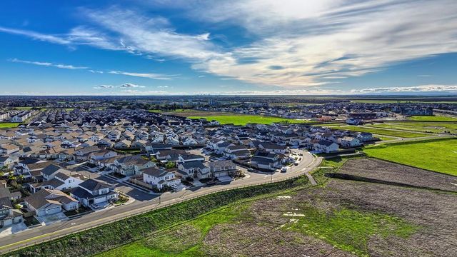 1136 Wadsworth Dr, Roseville, CA 95747