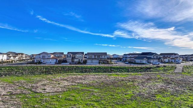 1136 Wadsworth Dr, Roseville, CA 95747