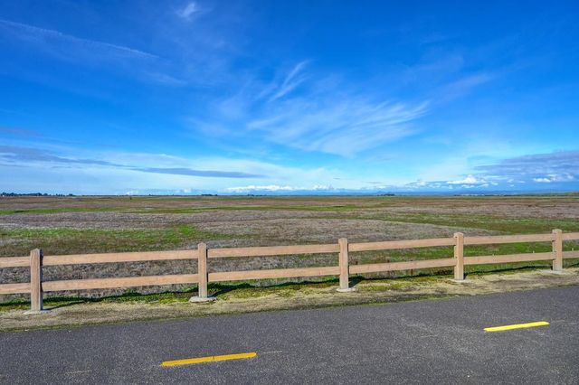 1136 Wadsworth Dr, Roseville, CA 95747