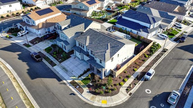 1136 Wadsworth Dr, Roseville, CA 95747