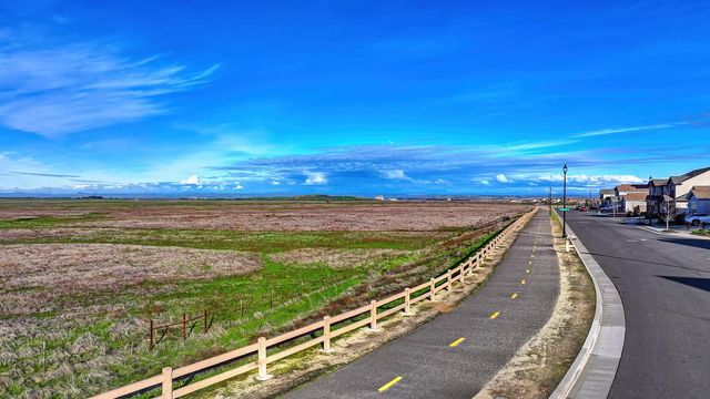 1136 Wadsworth Dr, Roseville, CA 95747