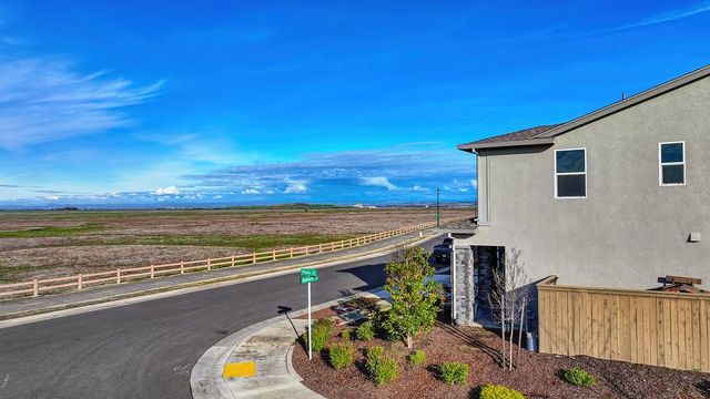 1136 Wadsworth Dr, Roseville, CA 95747