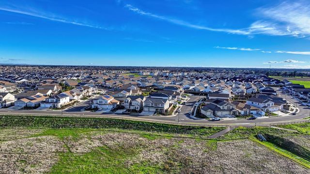 1136 Wadsworth Dr, Roseville, CA 95747