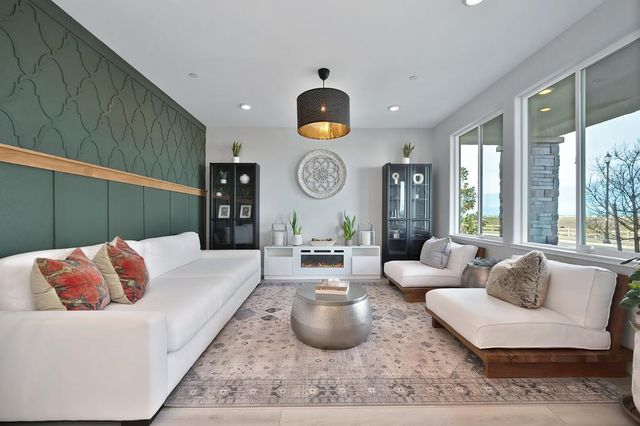 1136 Wadsworth Dr, Roseville, CA 95747