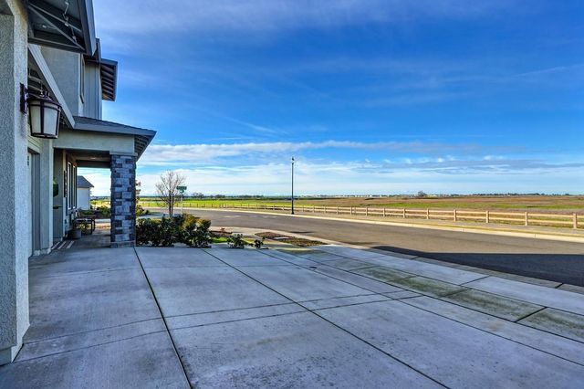 1136 Wadsworth Dr, Roseville, CA 95747