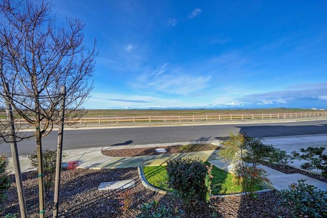 1136 Wadsworth Dr, Roseville, CA 95747