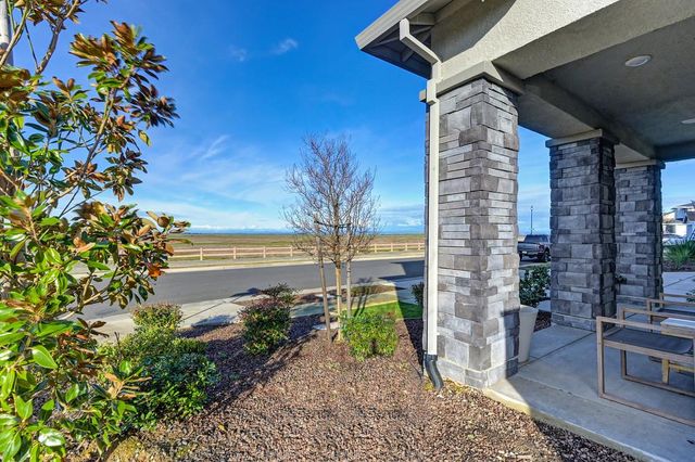 1136 Wadsworth Dr, Roseville, CA 95747