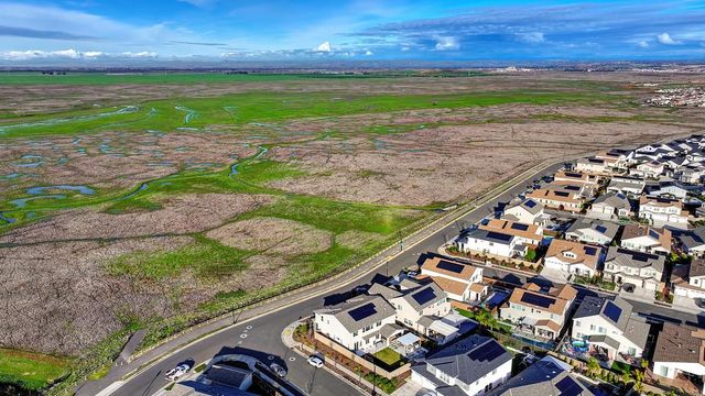 1136 Wadsworth Dr, Roseville, CA 95747