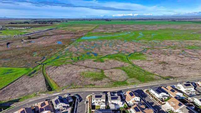 1136 Wadsworth Dr, Roseville, CA 95747