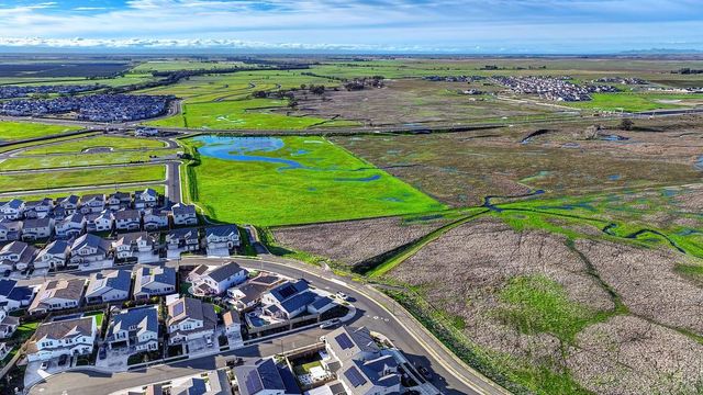 1136 Wadsworth Dr, Roseville, CA 95747