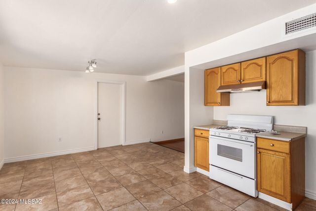 7901 E 2nd Street, Tucson, AZ 85710