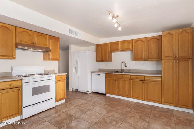 7901 E 2nd Street, Tucson, AZ 85710