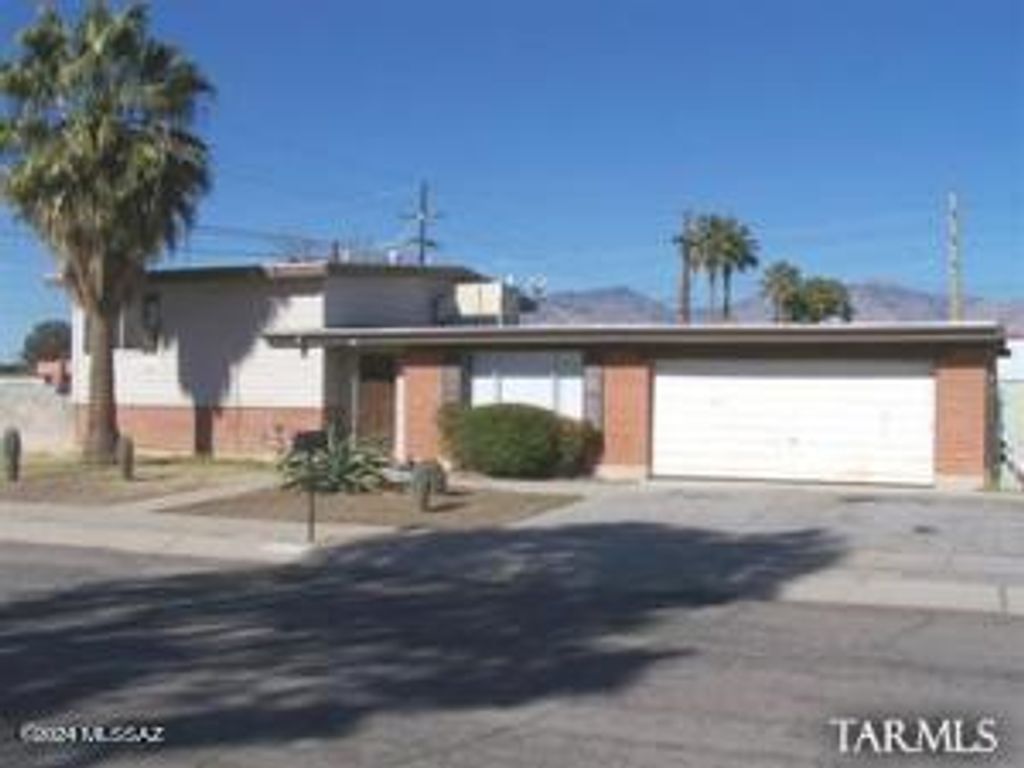 7901 E 2nd Street, Tucson, AZ 85710