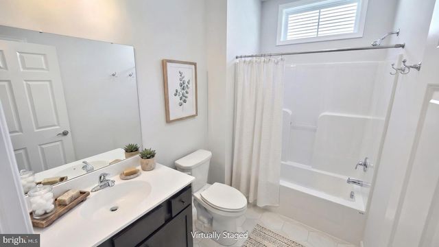 607 LILLIANA DR, Lebanon, PA 17046