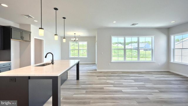 607 LILLIANA DR, Lebanon, PA 17046