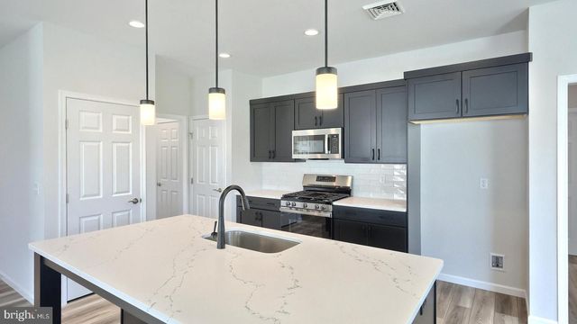 607 LILLIANA DR, Lebanon, PA 17046
