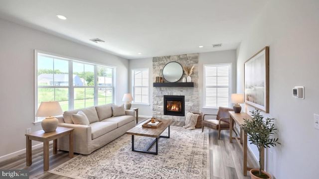 607 LILLIANA DR, Lebanon, PA 17046