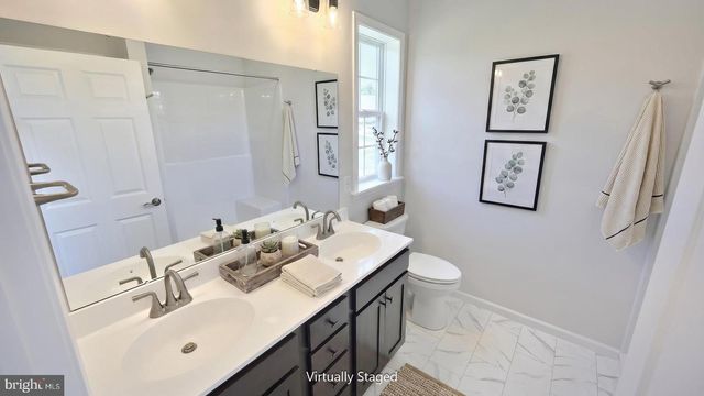 607 LILLIANA DR, Lebanon, PA 17046