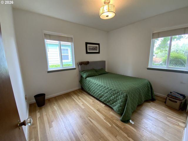 10830 Ne HANCOCK St, Portland, OR 97220