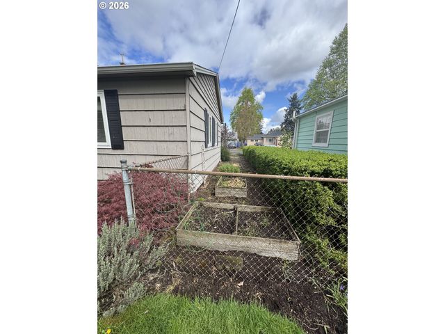 10830 Ne HANCOCK St, Portland, OR 97220