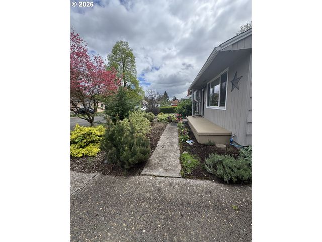 10830 Ne HANCOCK St, Portland, OR 97220