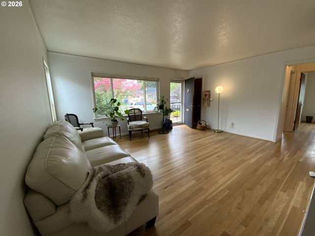 10830 Ne HANCOCK St, Portland, OR 97220