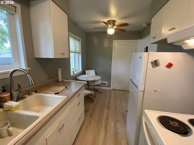 10830 Ne HANCOCK St, Portland, OR 97220