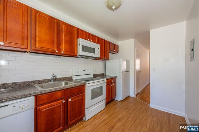 87 Elm Road 13A, Caldwell, NJ 07006