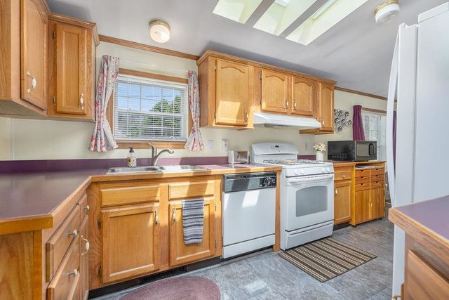 198 Spruce Drive, Farmington, NH 03835