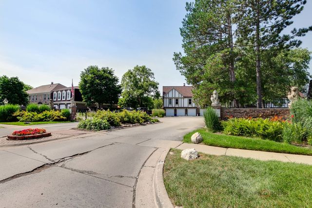 851 Garfield Avenue C, Libertyville, IL 60048