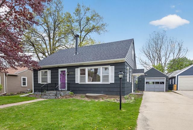 1211 9th Avenue NW, Rochester, MN 55901