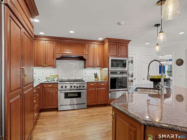 917 Silvermine Road, New Canaan, CT 06840