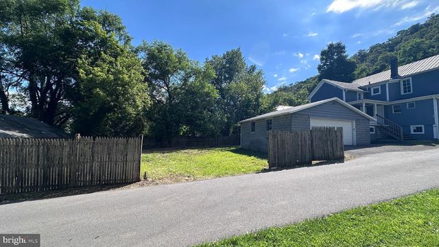 364 WILKES ST, Berkeley Springs, WV 25411