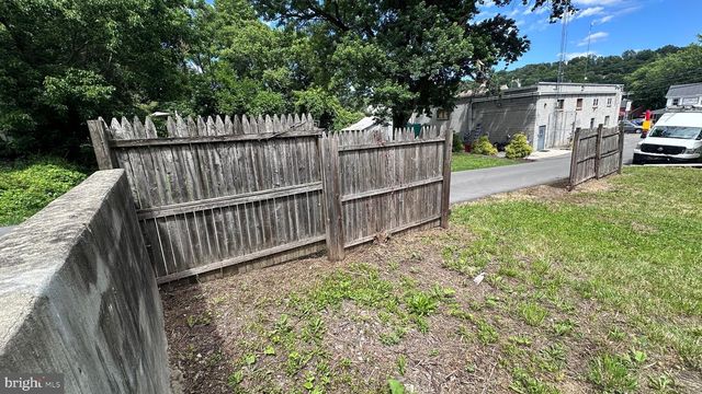 364 WILKES ST, Berkeley Springs, WV 25411
