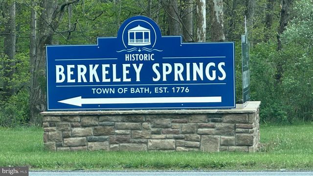 364 WILKES ST, Berkeley Springs, WV 25411