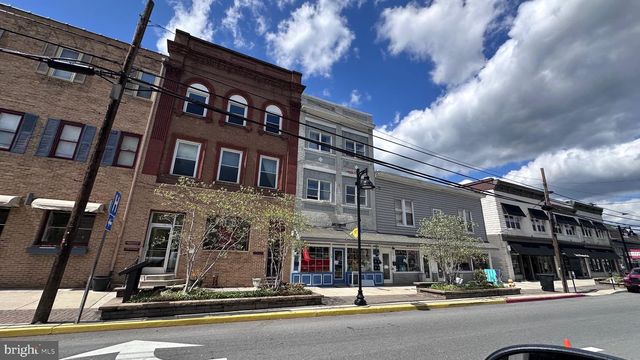 364 WILKES ST, Berkeley Springs, WV 25411