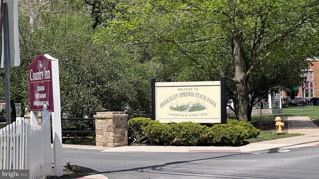 364 WILKES ST, Berkeley Springs, WV 25411